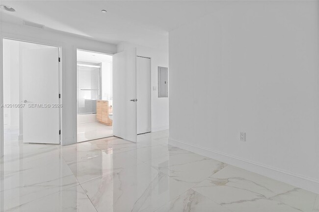 Building Photo - 16385 Biscayne Blvd