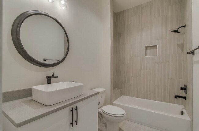 Building Photo - 3325 Felicia St