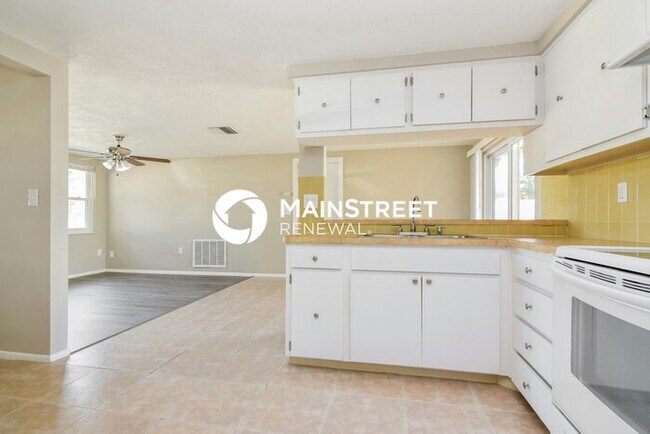 Building Photo - 3 Bedroom Pet-Friendly Home in Holiday, FL with Main Street Renewal