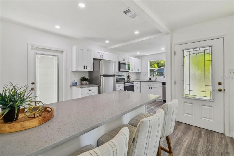 Building Photo - 908 E Cayuga St