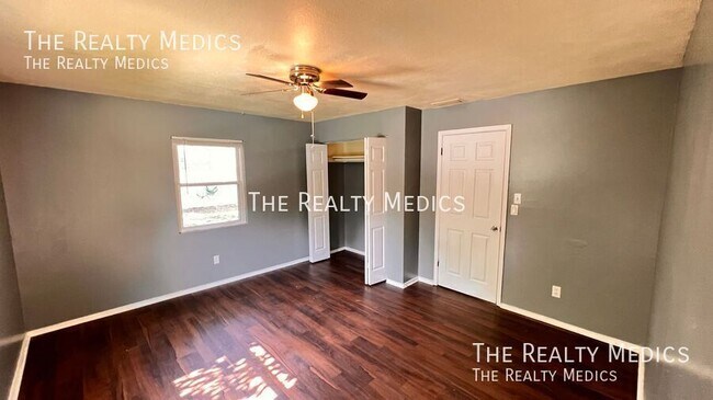 Building Photo - 1073 Leeward Dr