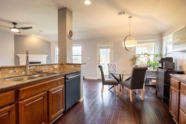 Building Photo - 1301 Rimstone Dr