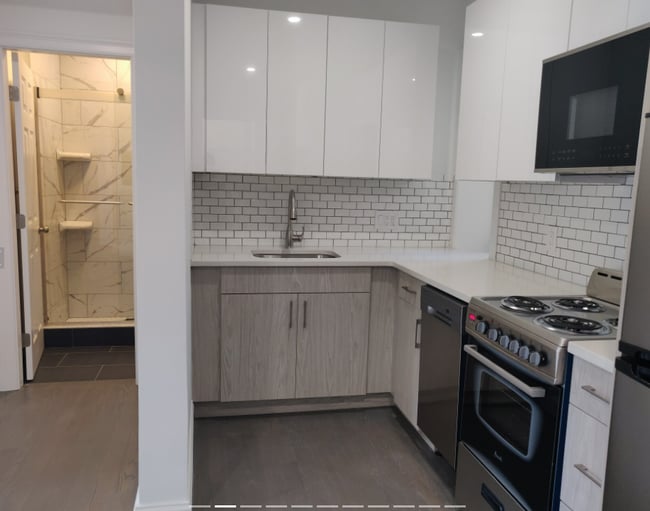 Building Photo - 137 Peterborough St