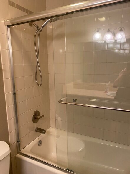 Building Photo - 8581 Villa La Jolla Dr