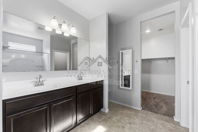 Building Photo - 17878 N Pietra Rd