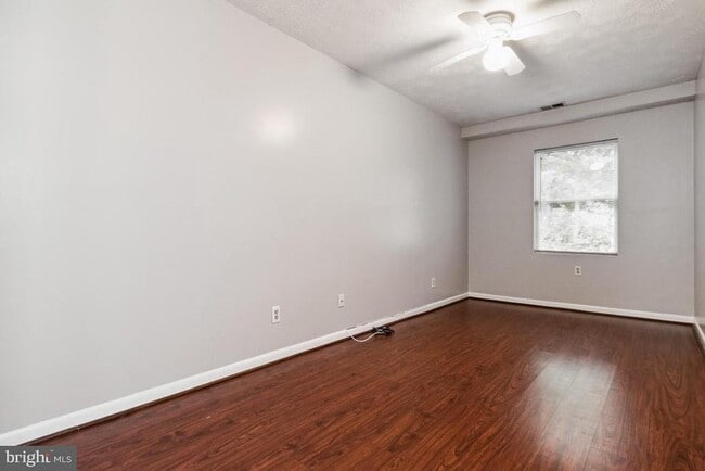 Building Photo - 315 South Dr