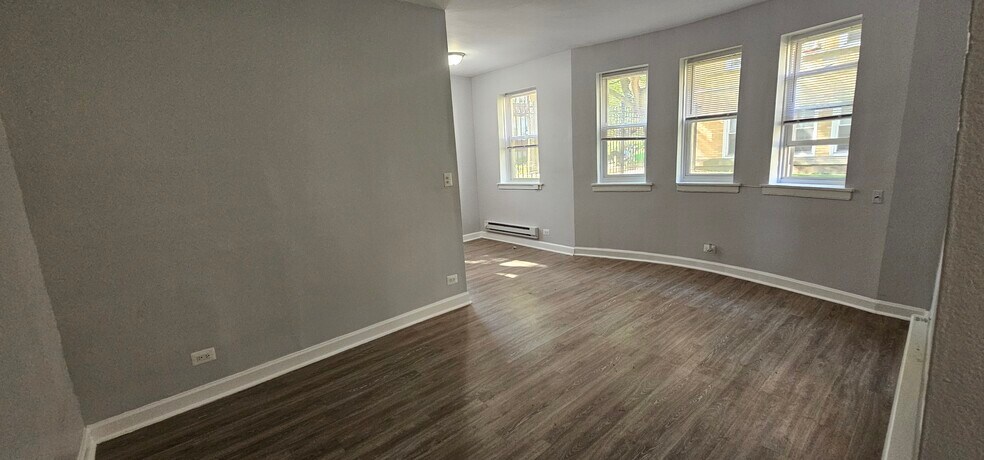 Primary Photo - 4516 N Malden St