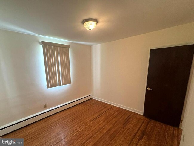 Building Photo - 410 Paoli Ave