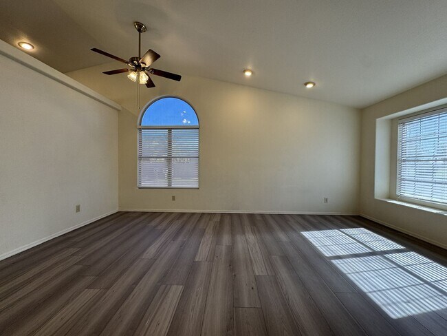 Building Photo - 4 BEDROOMS CULDESAC LOT ACROSS FROM PARK