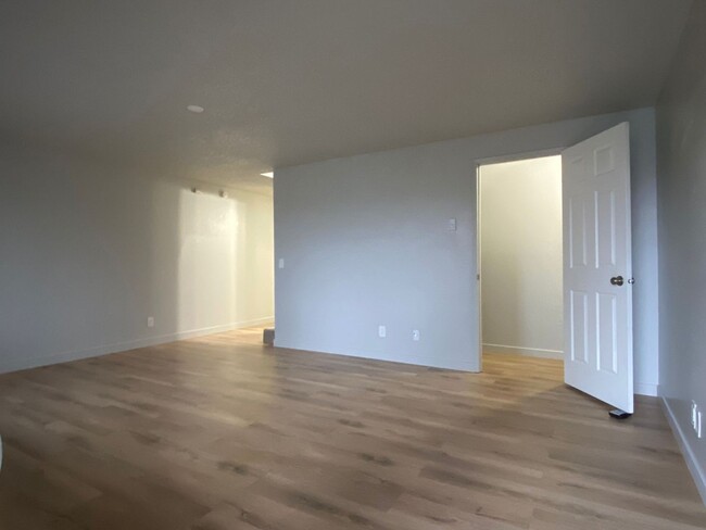 Interior Photo - Olympia Townhouses IV