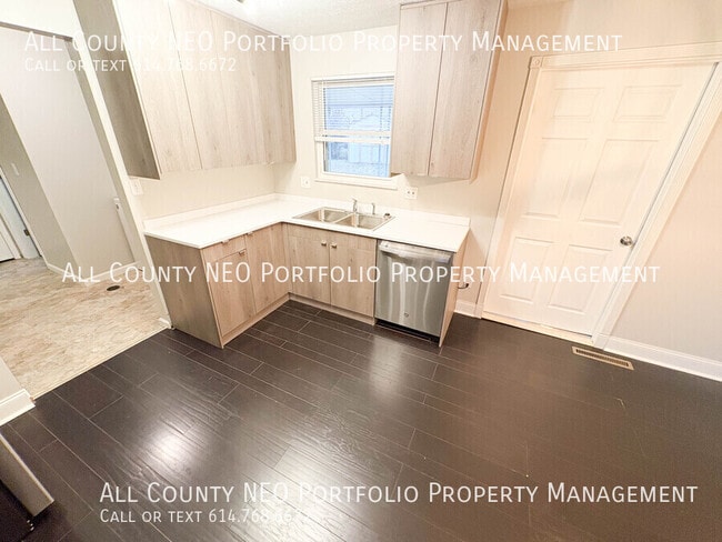 Building Photo - 4601 Paxton Dr S