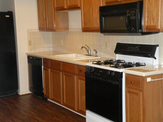 Building Photo - 822 Tangle Oaks Dr