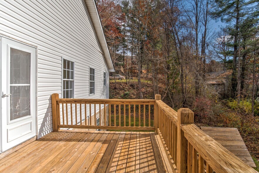 Building Photo - 216 Windsor Ct