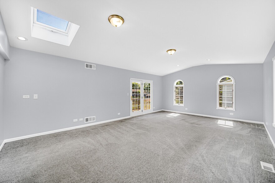 Building Photo - 1023 Westchester Dr