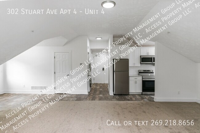 Building Photo - 302 Stuart Ave