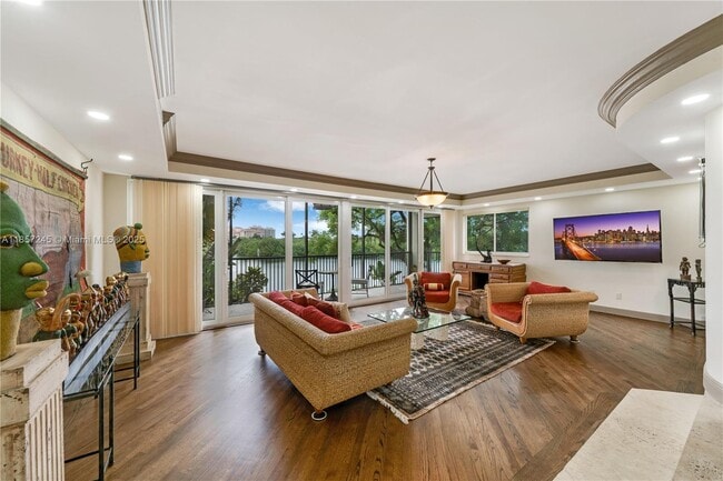 Building Photo - 6100 Paradise Point Dr