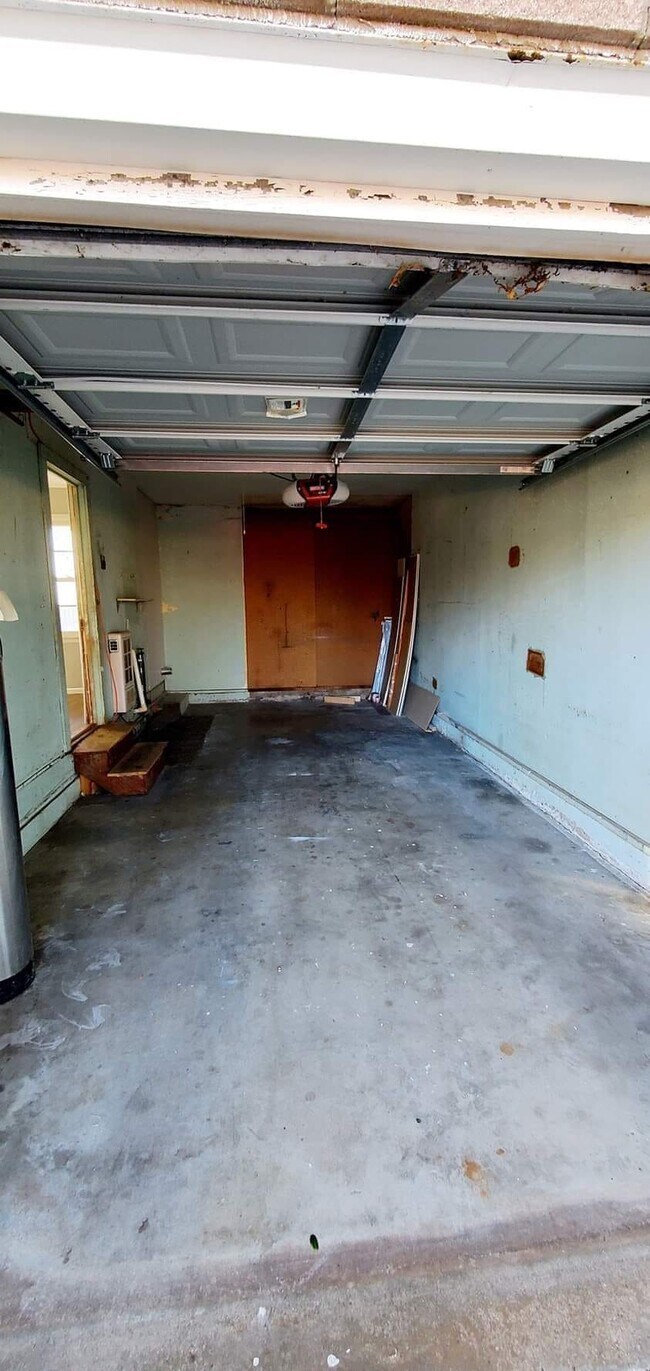 Building Photo - 3208 42nd St