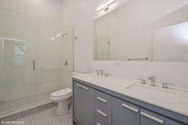 Building Photo - 639 W 18th St