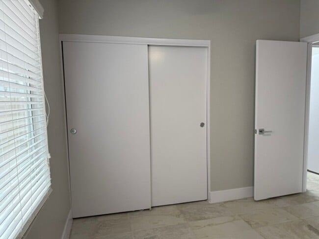 Building Photo - STUNNING 3BD/2BA SINGLE STORY BEAUTY IN THE HEART OF THE SOUTHWEST!!  **GORGEOUSLY REMODELED!! **...