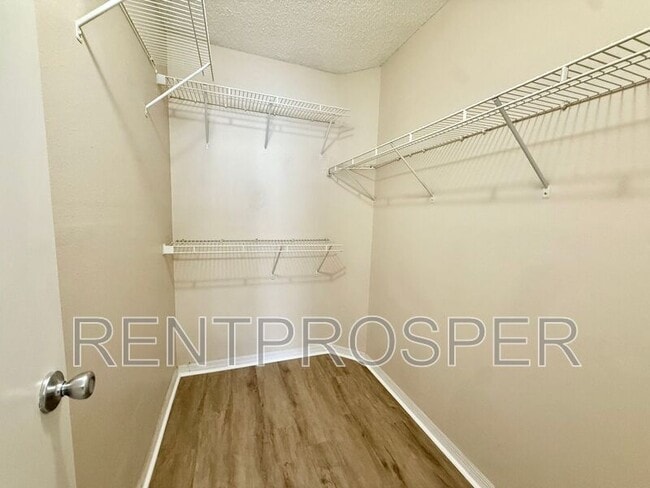 Building Photo - 6010 Scotchwood Glen