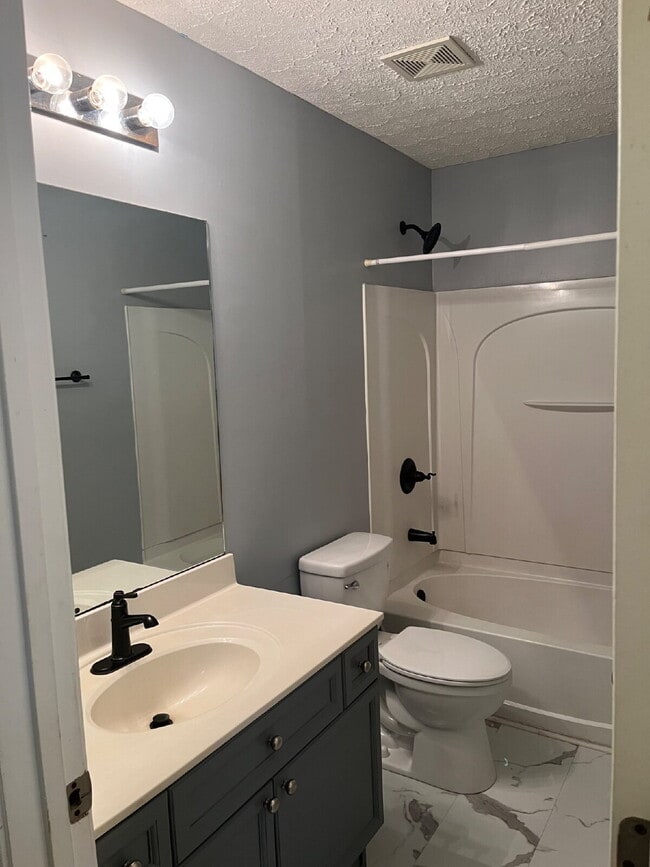 Building Photo - "Spacious 3-Bedroom Townhouse Retreat with Fireplace & Hardwood Floors in Antioch!"