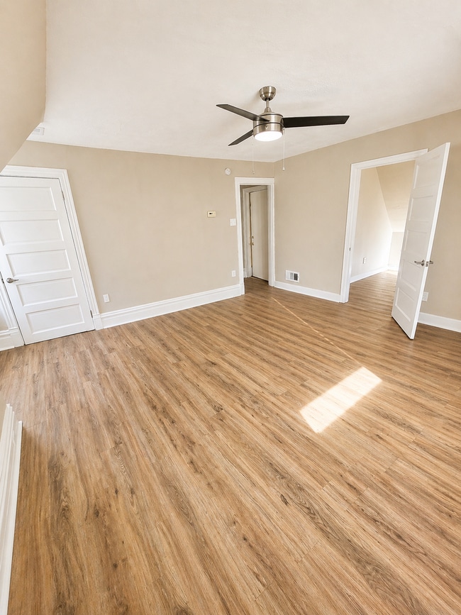 Building Photo - *** Amazing Shadyside Location * Renovated Apartment * Walk to Ellsworth and Walnut * Pet Friendl...