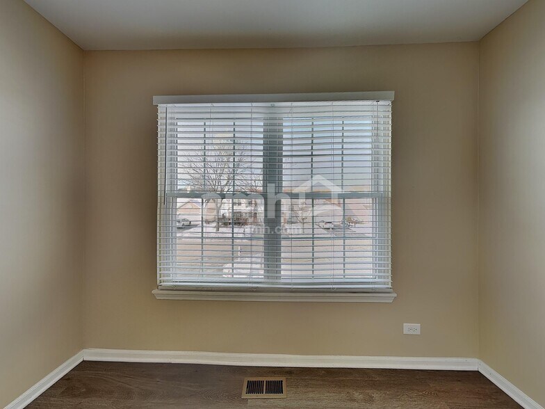 Building Photo - 790 Dogwood Ln