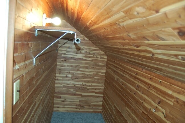 Building Photo - 18525 Westmoreland Rd