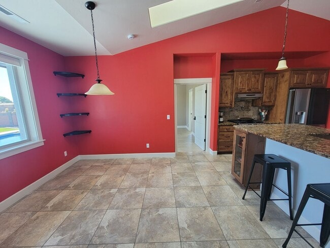 Building Photo - Luxurious 4-Bed Richland Home with Pool, H...