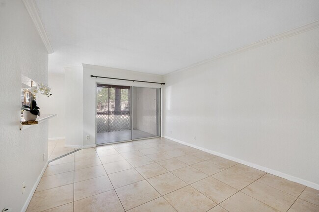 Building Photo - 9777 Westview Dr