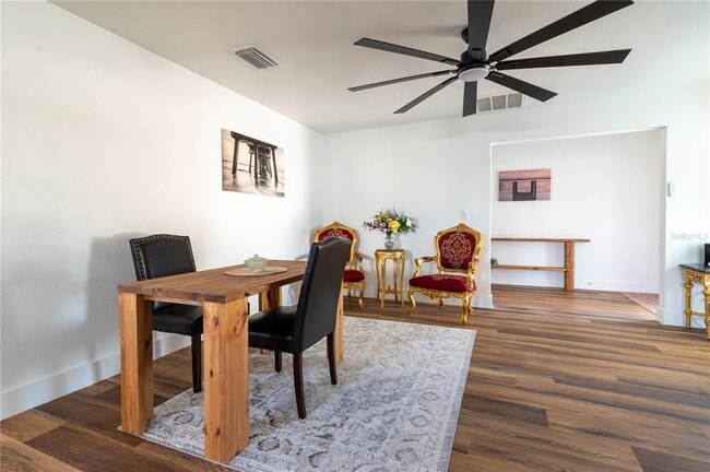 Building Photo - 1897 Dolphin Blvd S