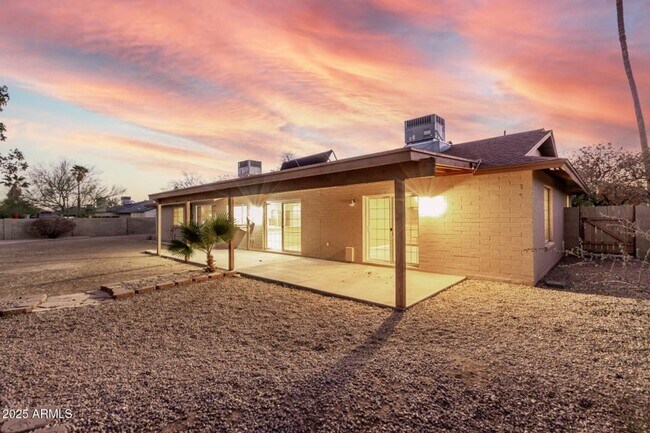 Building Photo - Spacious 5-Bedroom Home in the Heart of Sc...