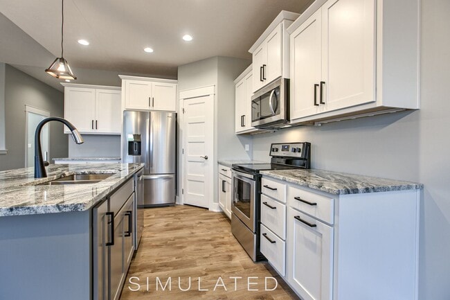 Building Photo - Luxury Townhome