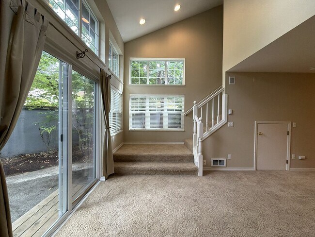 Building Photo - 9605 NW Miller Hill Dr