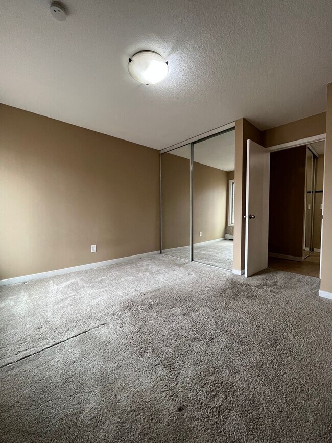 Building Photo - 3729 Snelling Ave