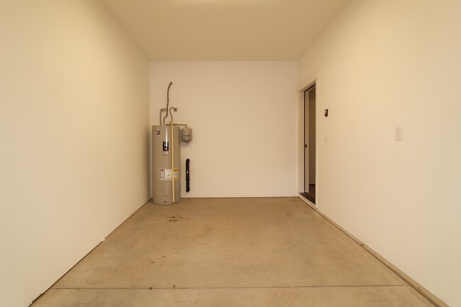 Building Photo - Adorable 2x2 with easy access to the river trails, and option to have all utilities included!