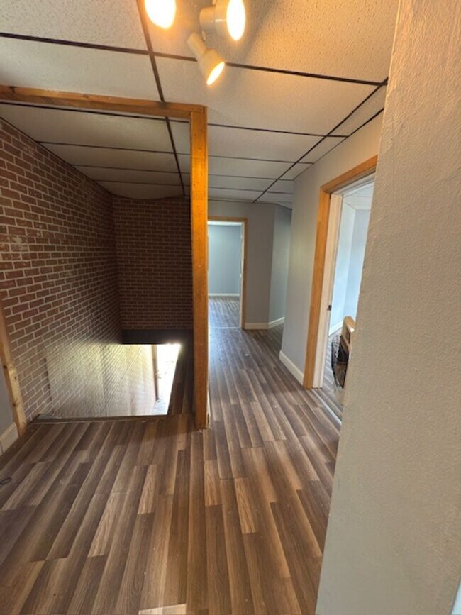 Building Photo - 703 Kenova