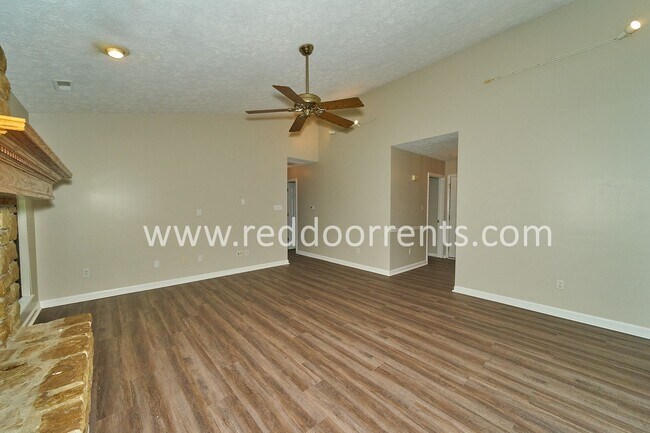 Building Photo - Coming Soon! Cozy Retreat in Indianapolis