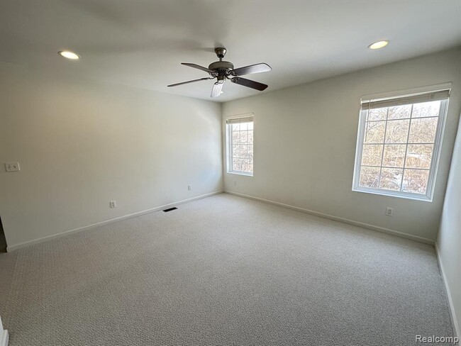 Building Photo - 149 S Vista