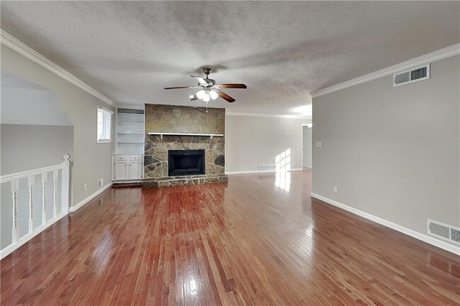 Building Photo - 4505 Laurie Ln SW