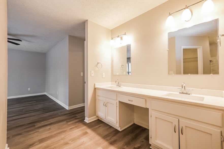 Building Photo - 8983 Habersham Dr