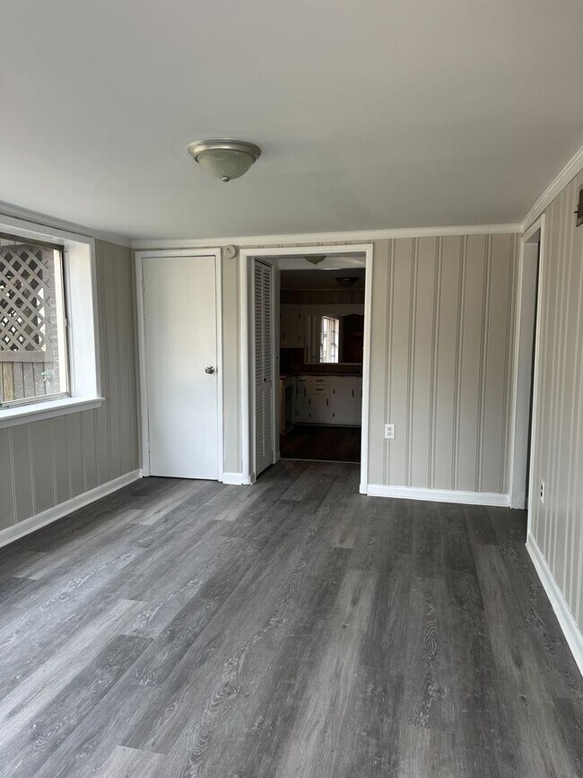 Building Photo - Spacious 3BR/2BA with Cozy Fireplace & Bright Living