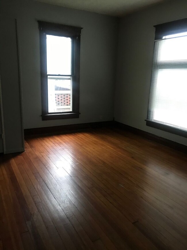 Building Photo - 1206 Heath St