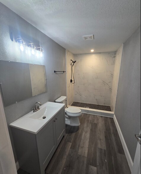 GUEST BATH - 162 Sunset Dr