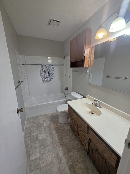 Building Photo - 333 Odanah Ave