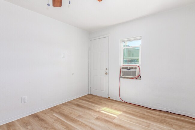 Building Photo - 1846 E Washington St