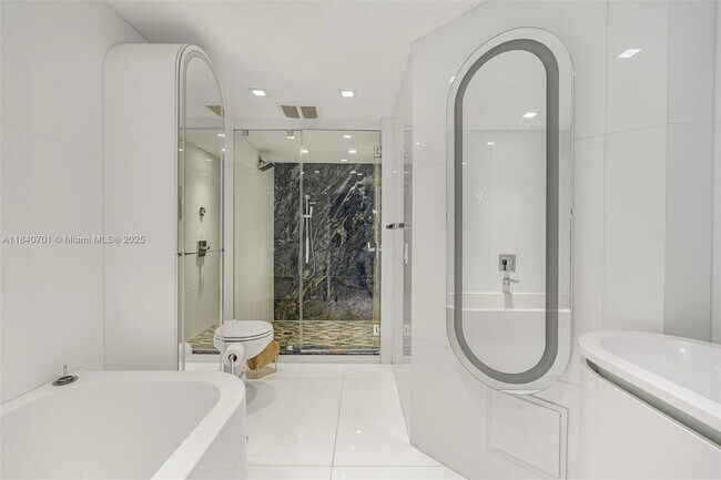 Building Photo - 9511 Collins Ave