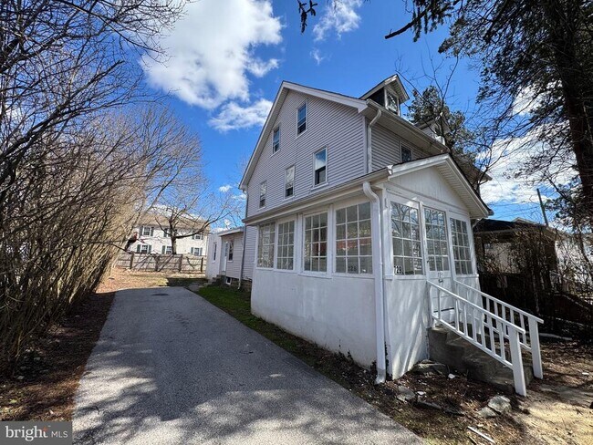 Building Photo - 729 E Haverford Rd