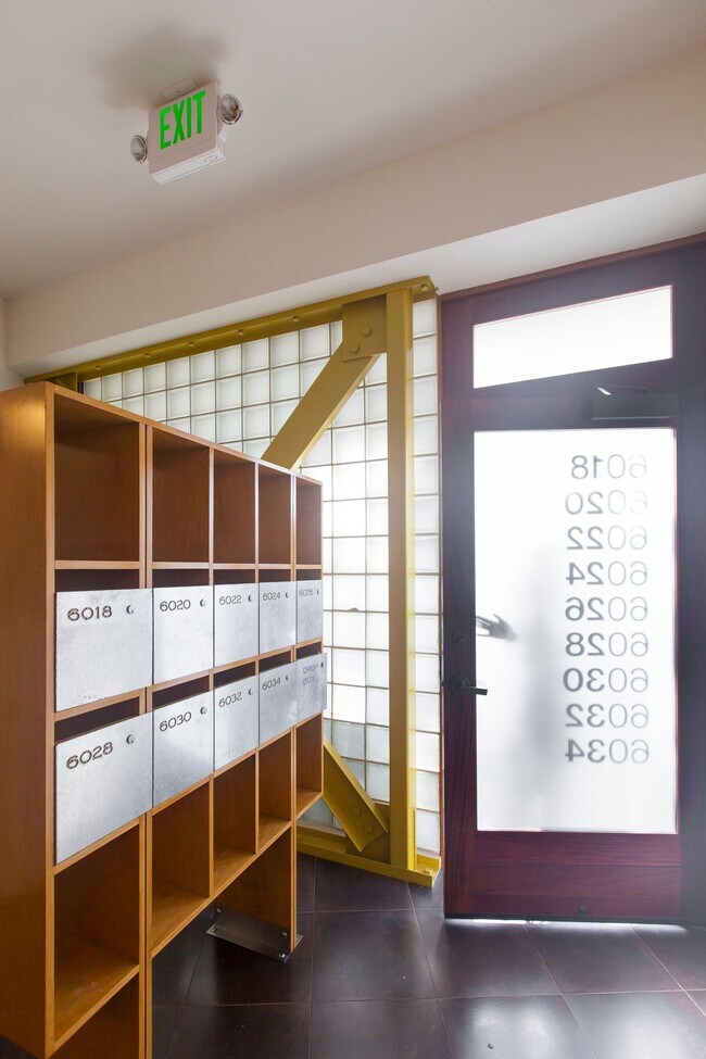 Building Photo - Contemporary, Large 1br/1ba Apt. Near Ashby BART