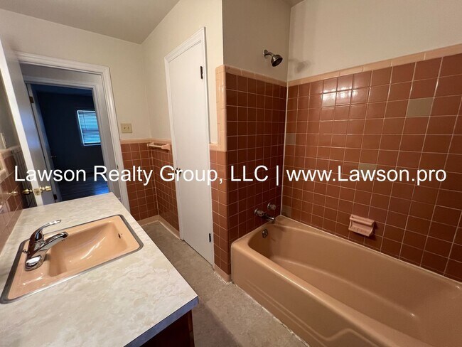 Building Photo - Spacious Ranch in North Lakes